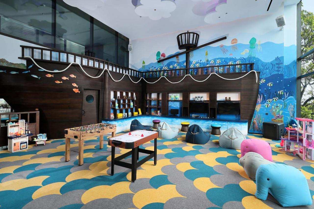 Padma Hotel Semarang Esterno foto