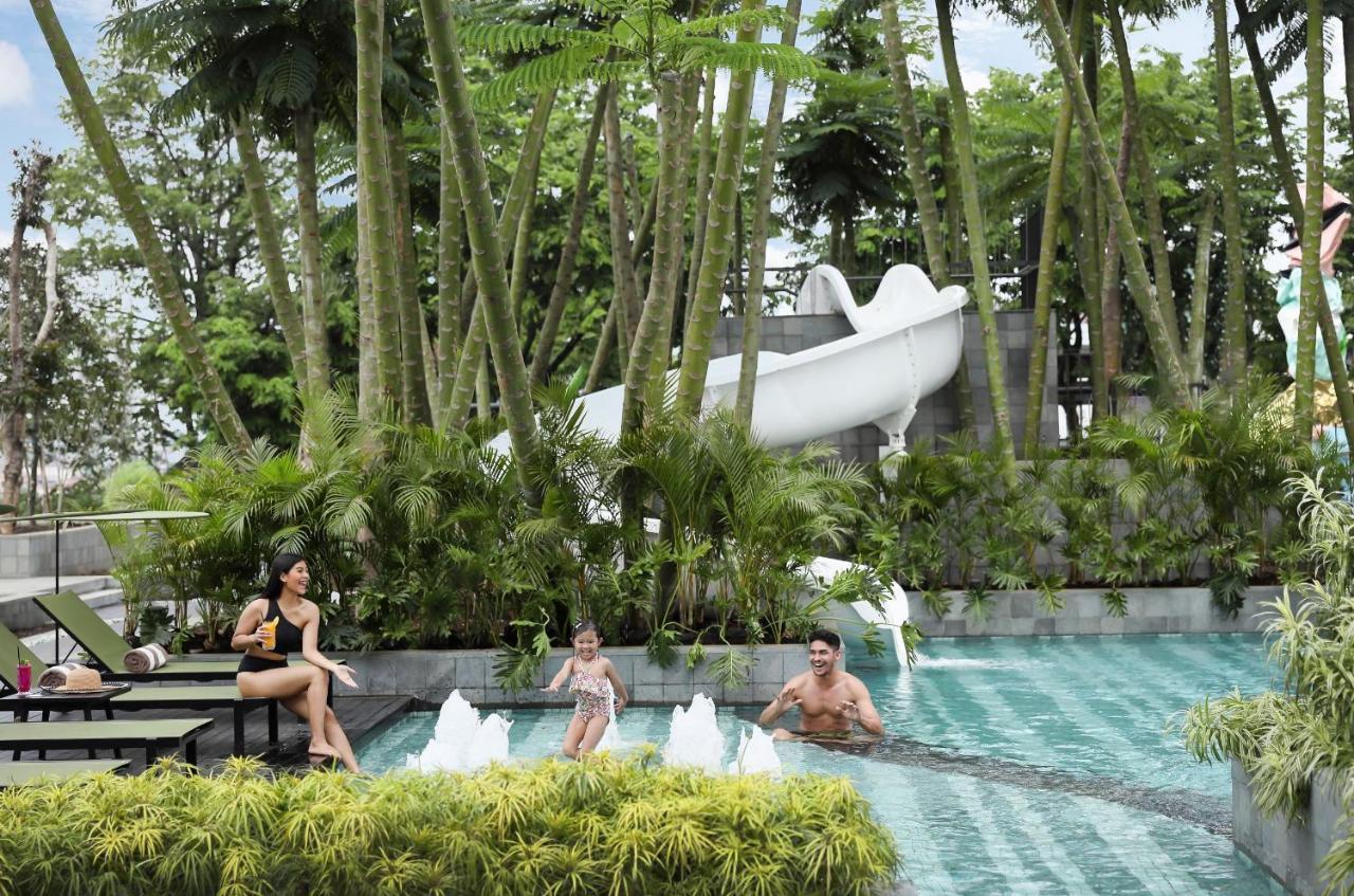 Padma Hotel Semarang Esterno foto