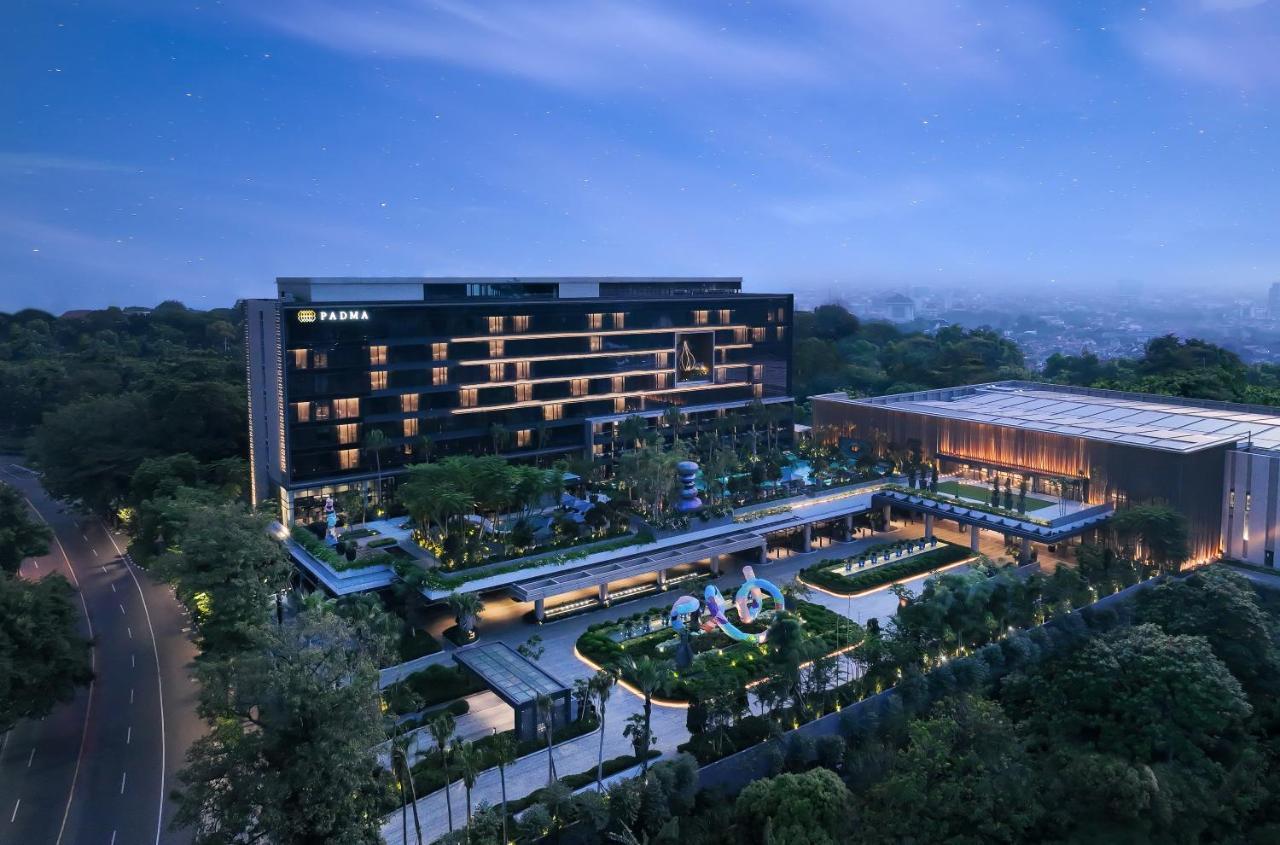 Padma Hotel Semarang Esterno foto