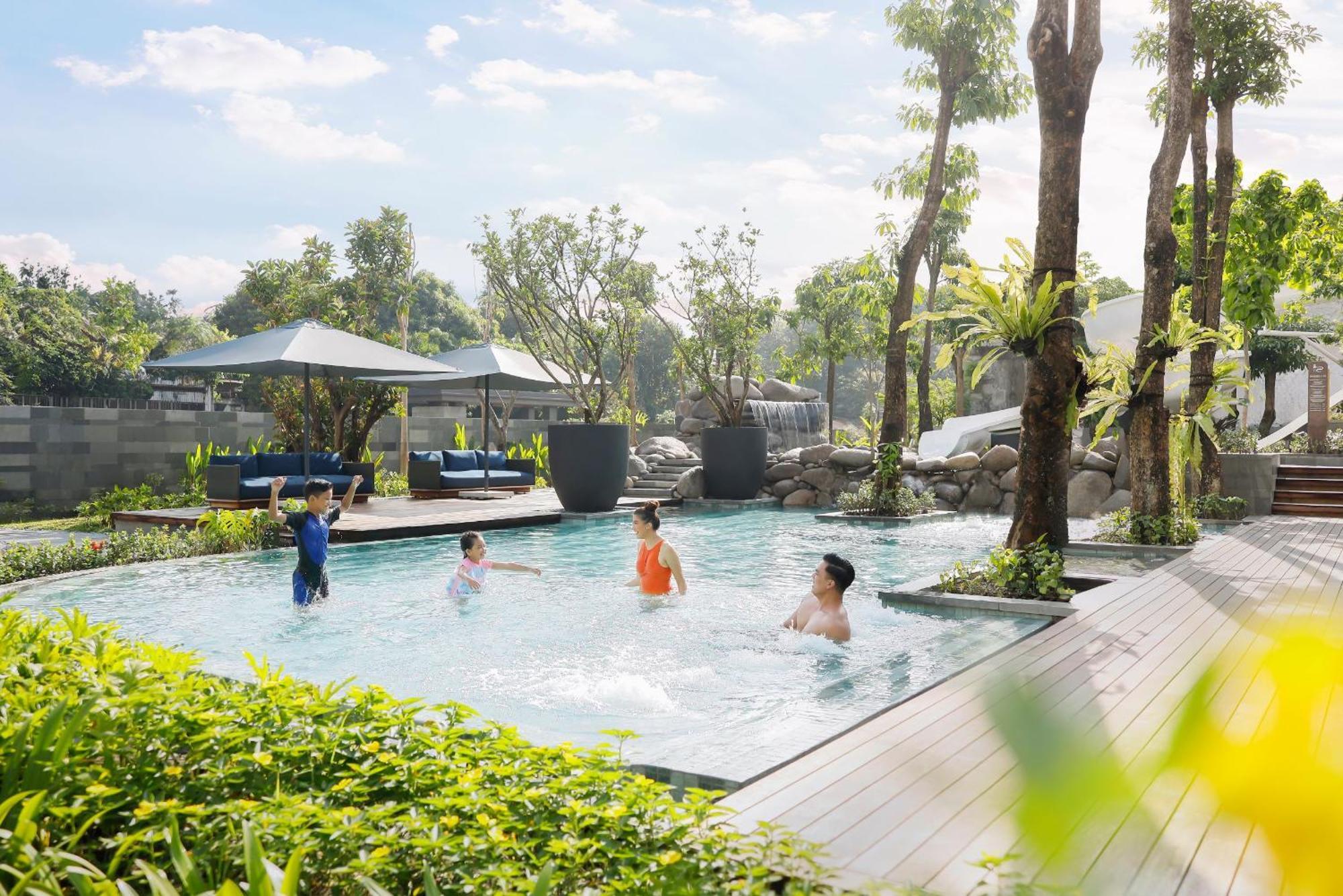 Padma Hotel Semarang Esterno foto