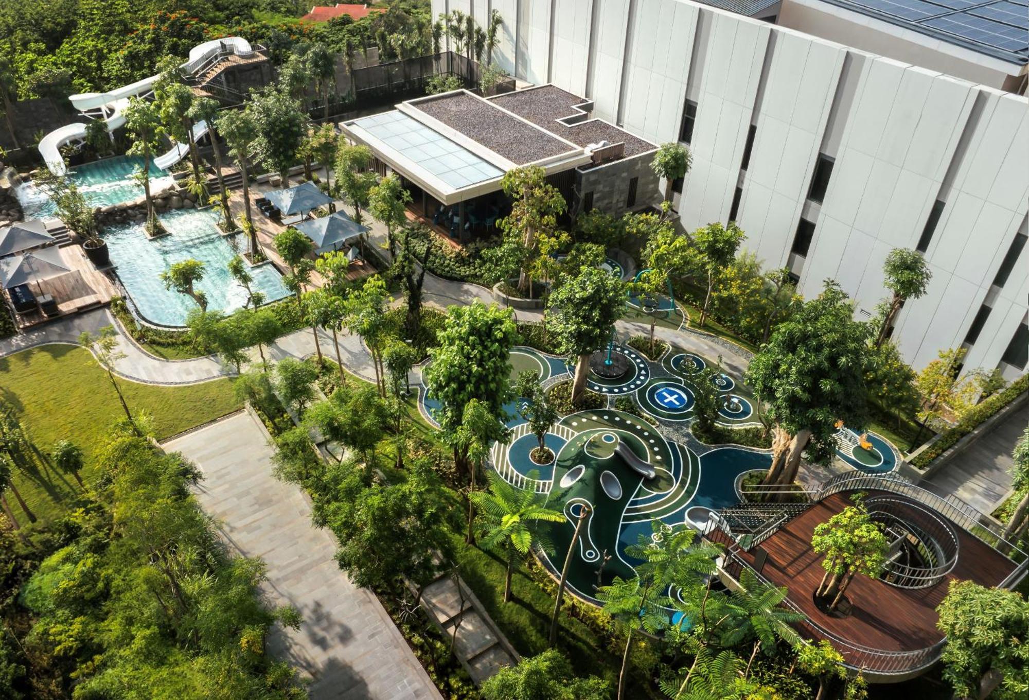Padma Hotel Semarang Esterno foto