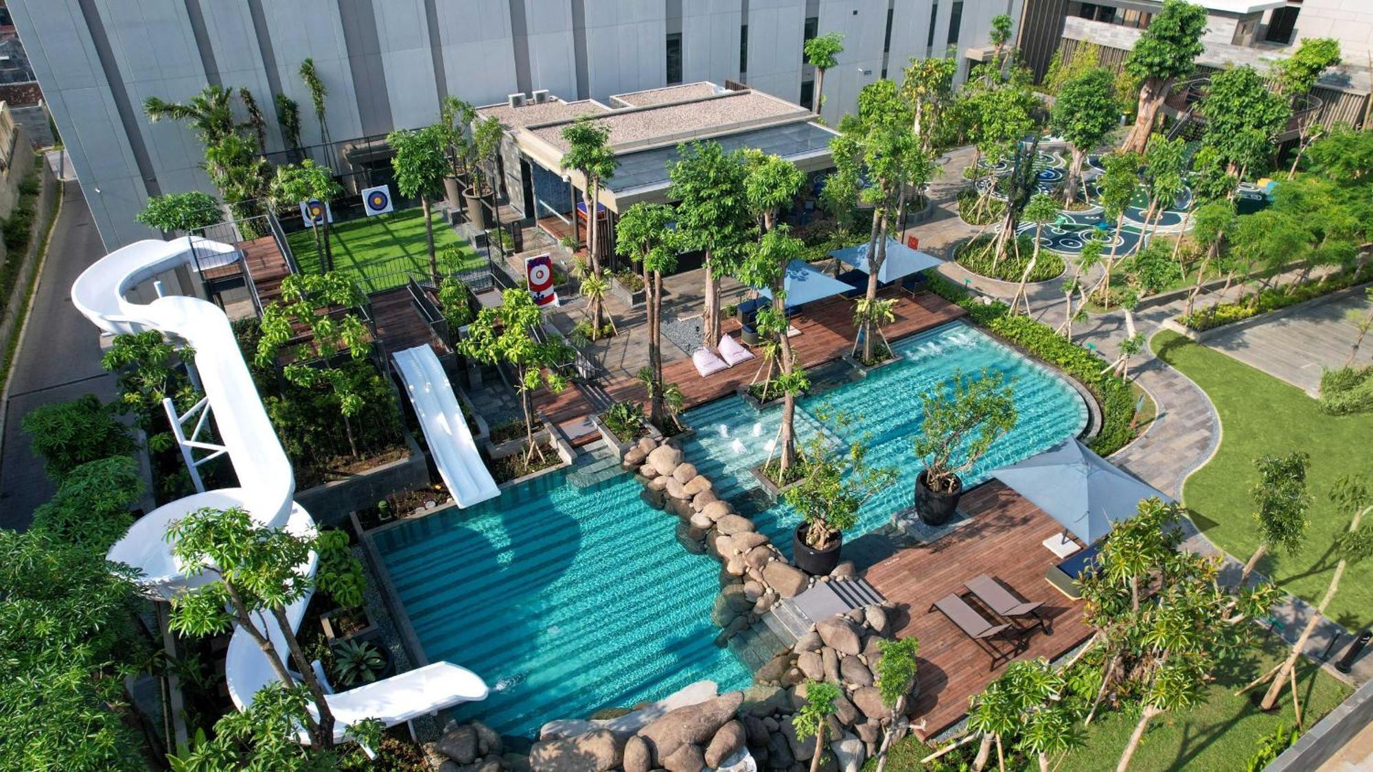 Padma Hotel Semarang Esterno foto
